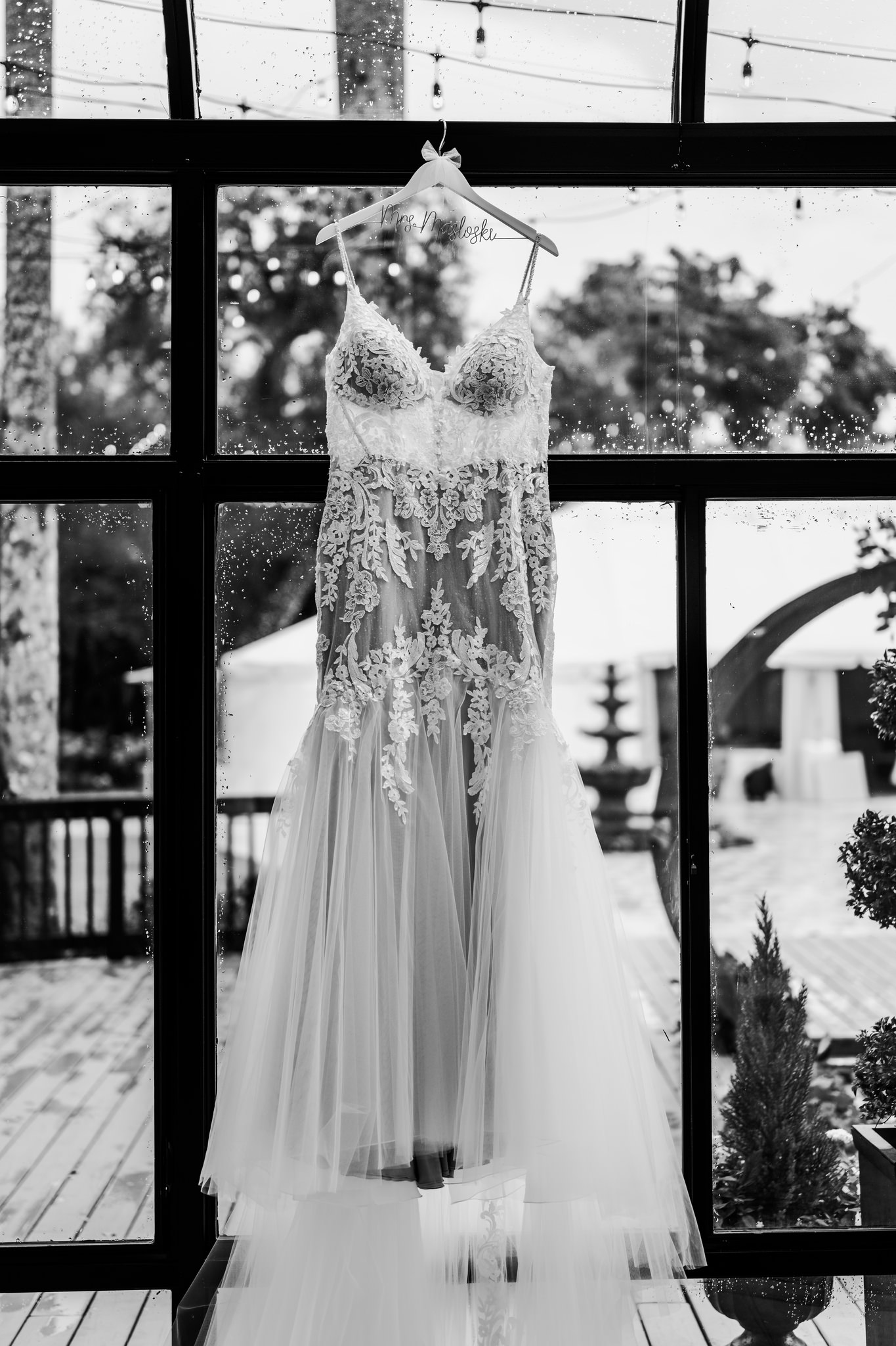 wedding-dress-Fort-Myers-florida-wedding-photographer-Chasing-creative